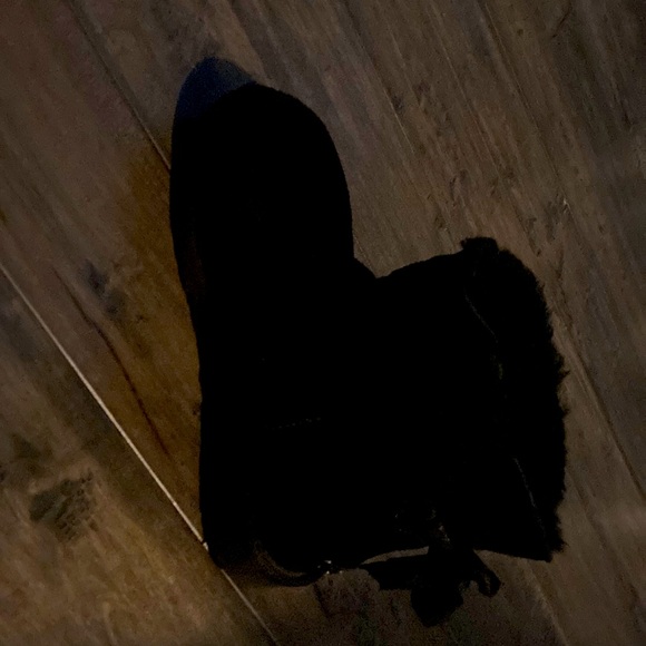 UGG Black Short Bow Boots - Picture 1 of 4